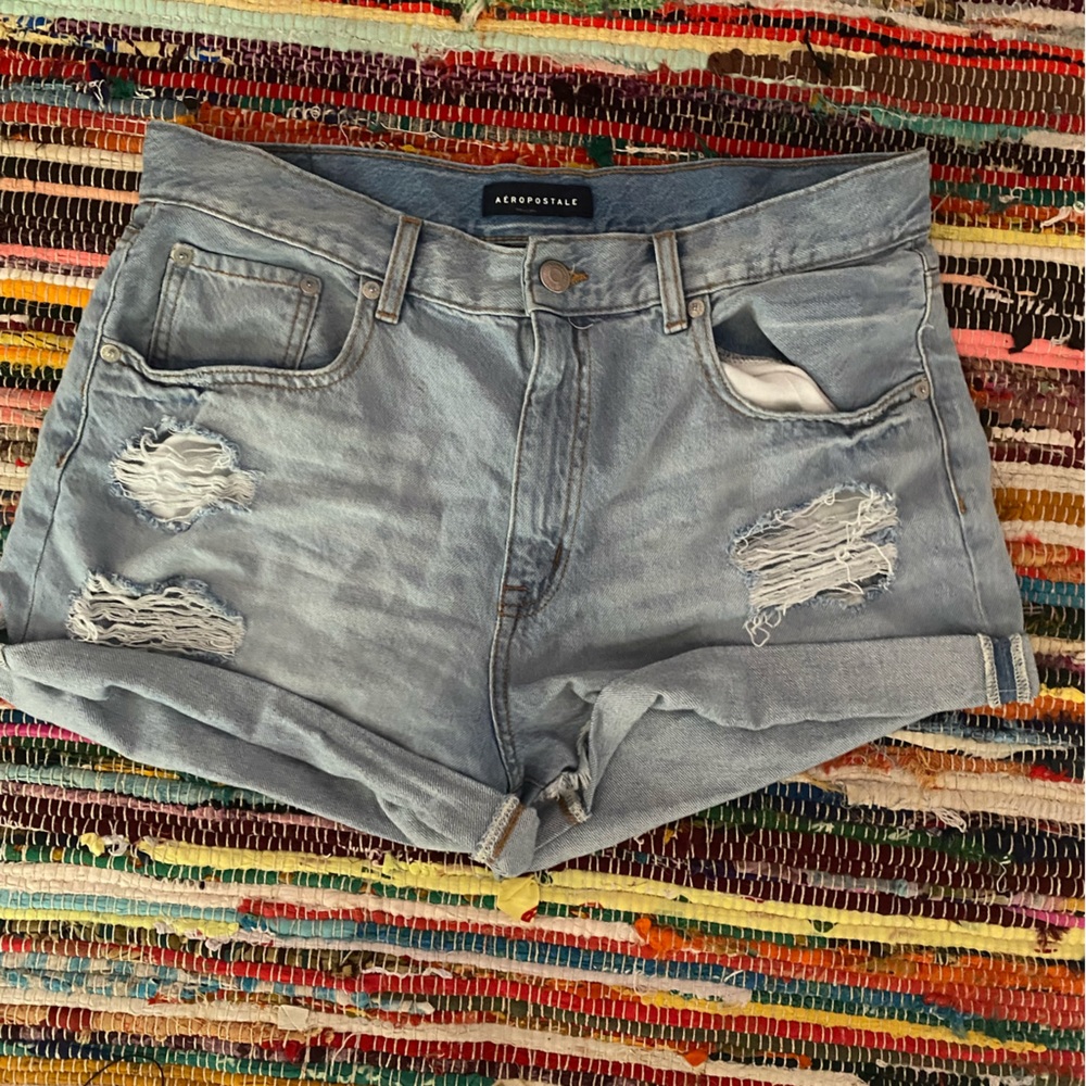 Aero Mom shorts